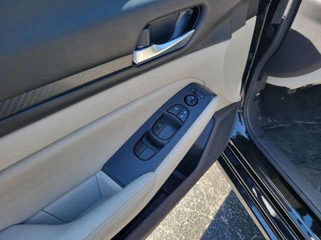 Used 2025 Nissan Altima 2.5 SV FWD image 8