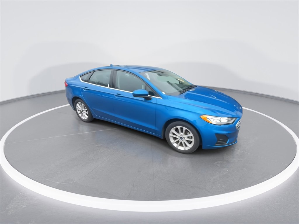 Used 2020 Ford Fusion SE image 2