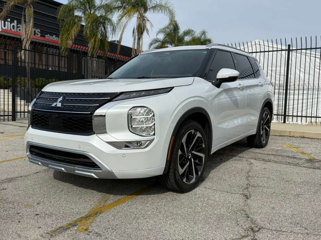 Used 2022 Mitsubishi Outlander SEL image 1