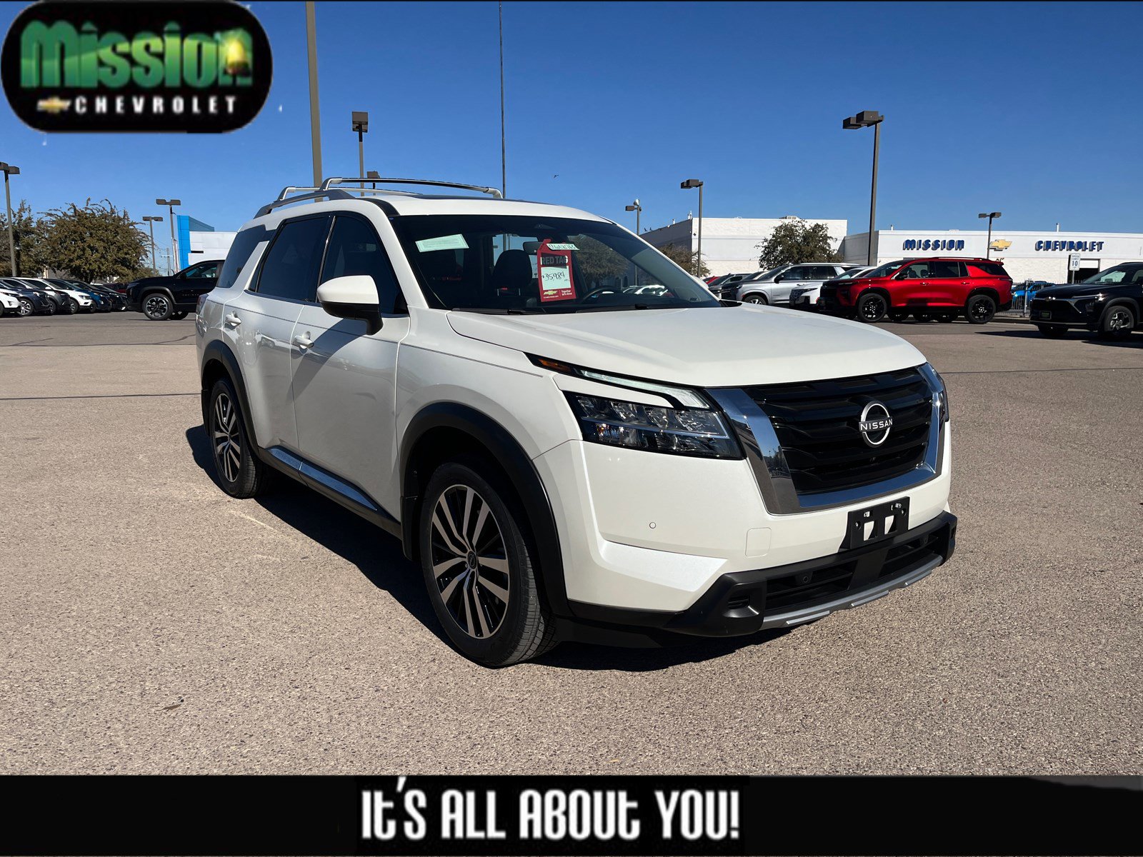 Used 2023 Nissan Pathfinder Platinum image 1