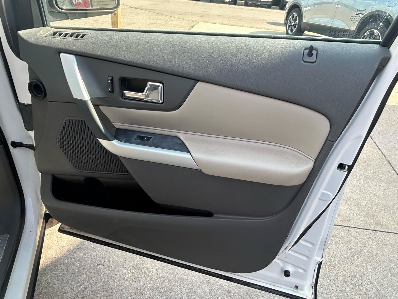 Used 2011 Ford Edge Limited FWD image 16