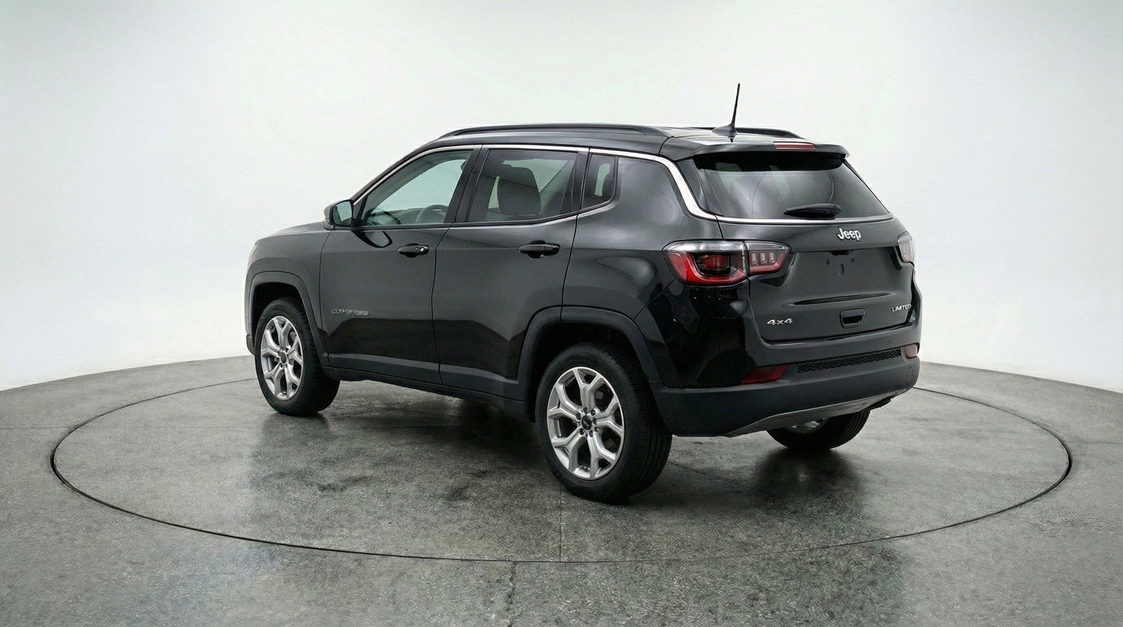 Used 2025 Jeep Compass Latitude image 5