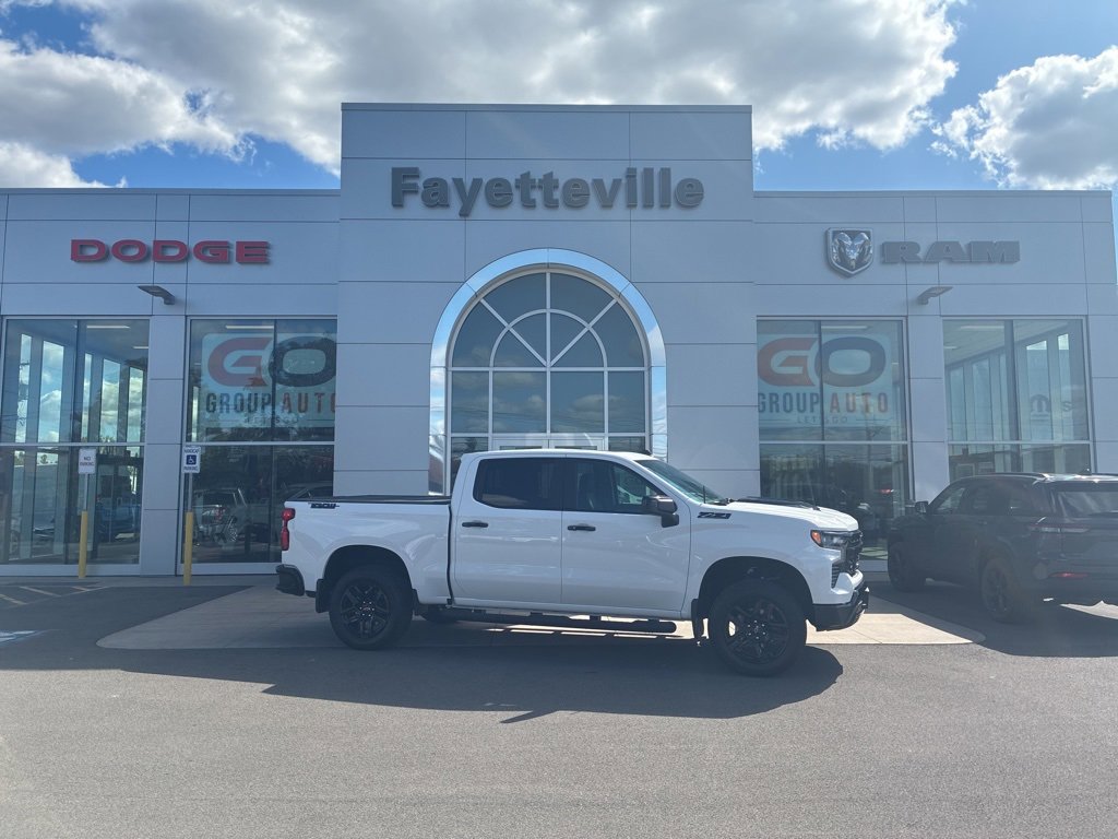 Used 2025 Chevrolet Silverado 1500 LT Trail Boss w/ Dark Appearance Package image 4