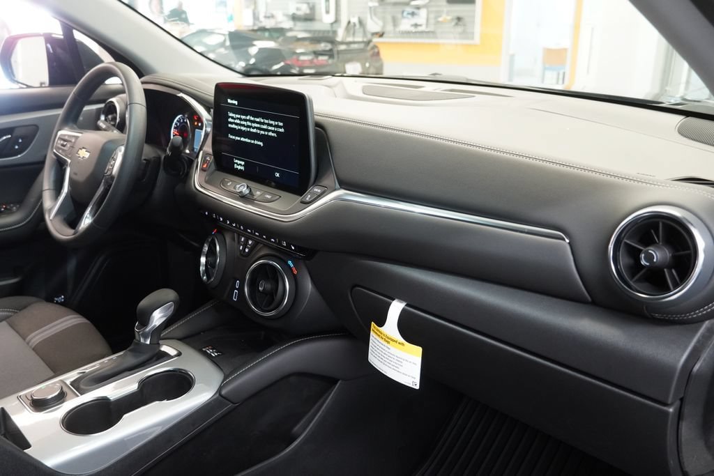 New 2026 Chevrolet Blazer LT w/ Convenience Package FWD image 27