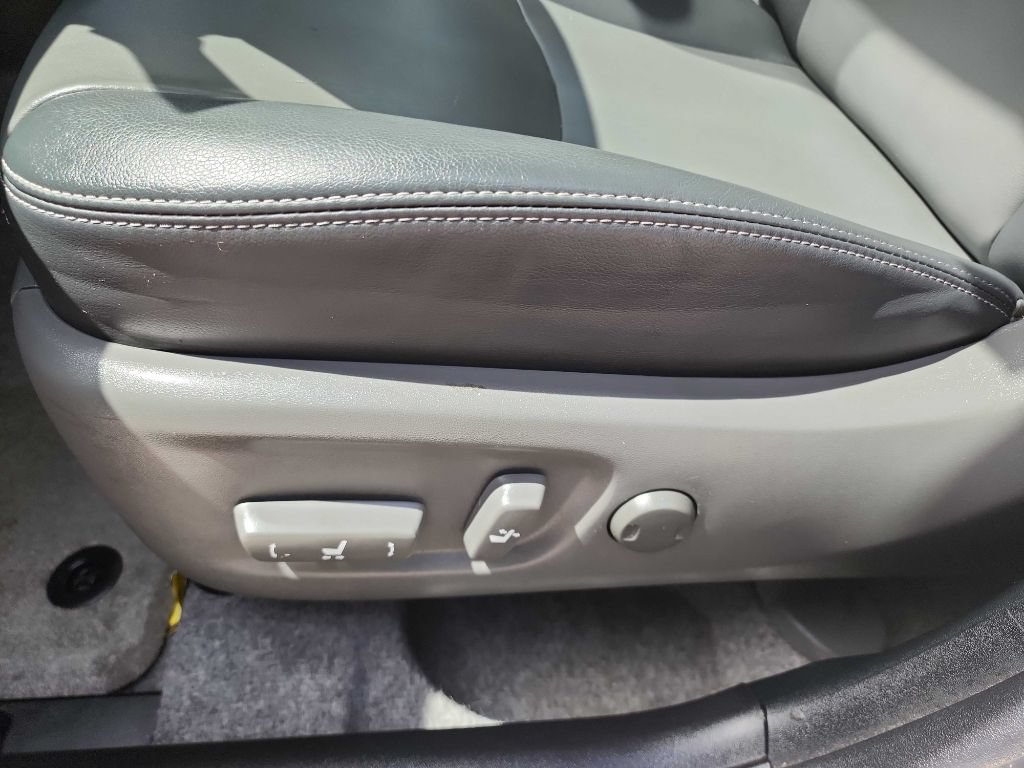 Used 2014 Toyota Prius Four w/ Solar Roof Package FWD image 16