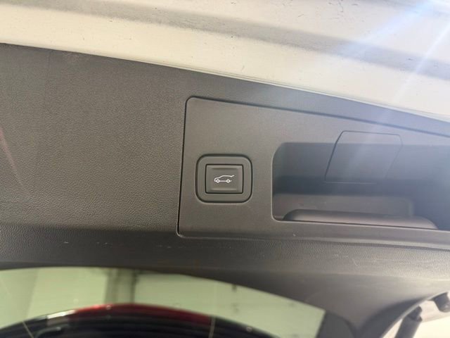 Used 2025 Cadillac XT5 Premium Luxury image 8