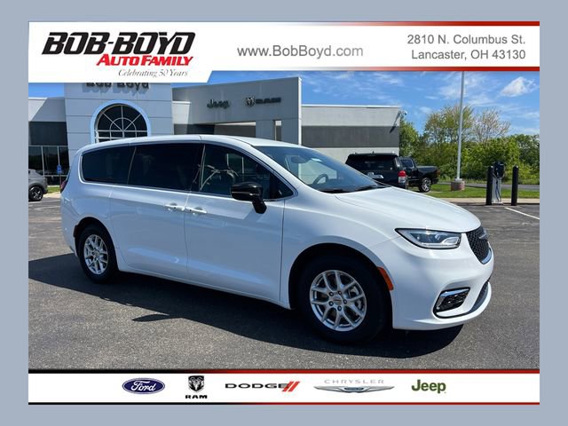 Used 2025 Chrysler Pacifica Select