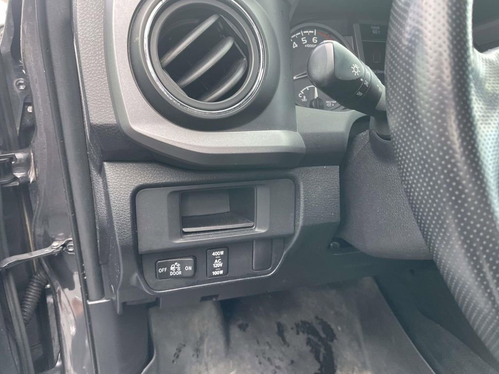 Used 2016 Toyota Tacoma TRD Sport image 30