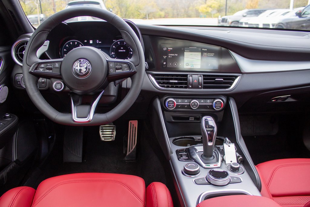 New 2025 Alfa Romeo Giulia AWD image 13