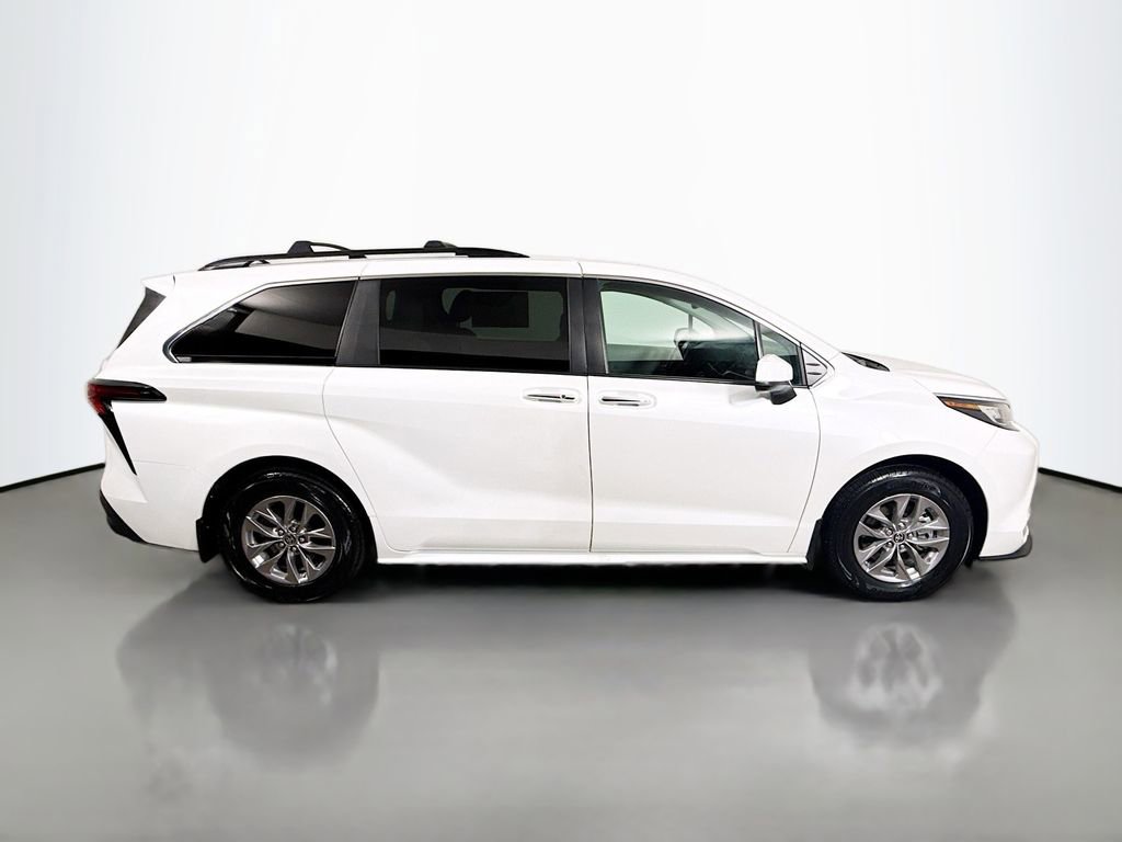 Certified 2022 Toyota Sienna XLE FWD image 8