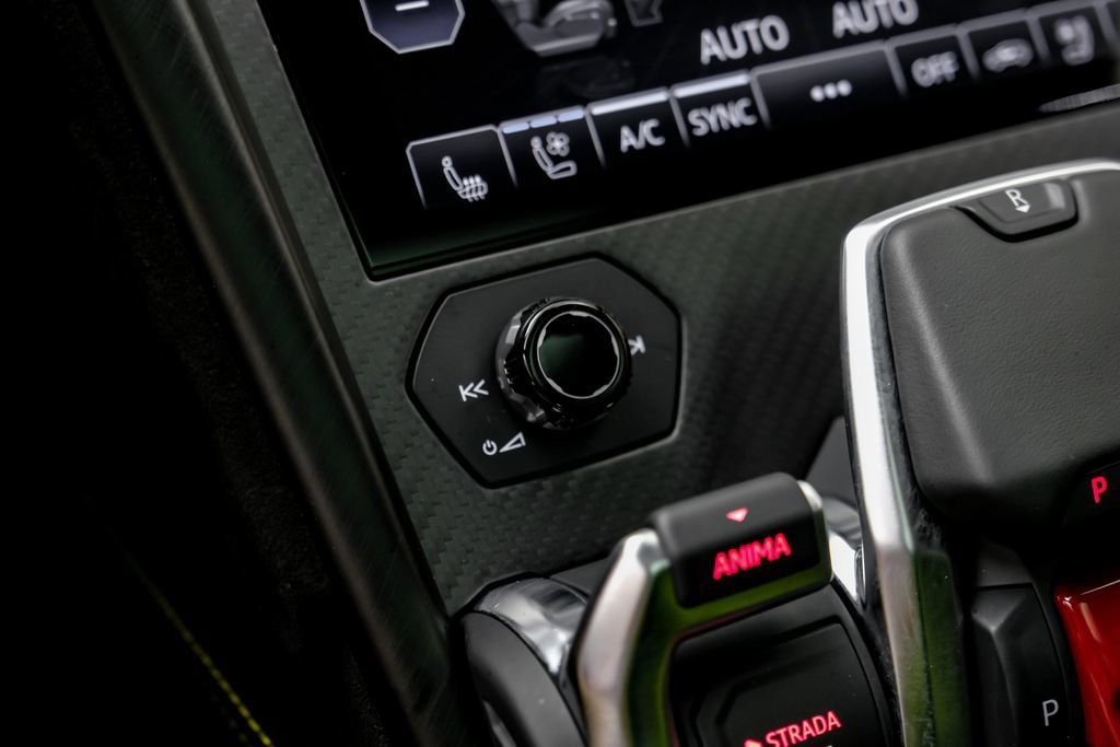 Used 2023 Lamborghini Urus Performante AWD/4WD image 36