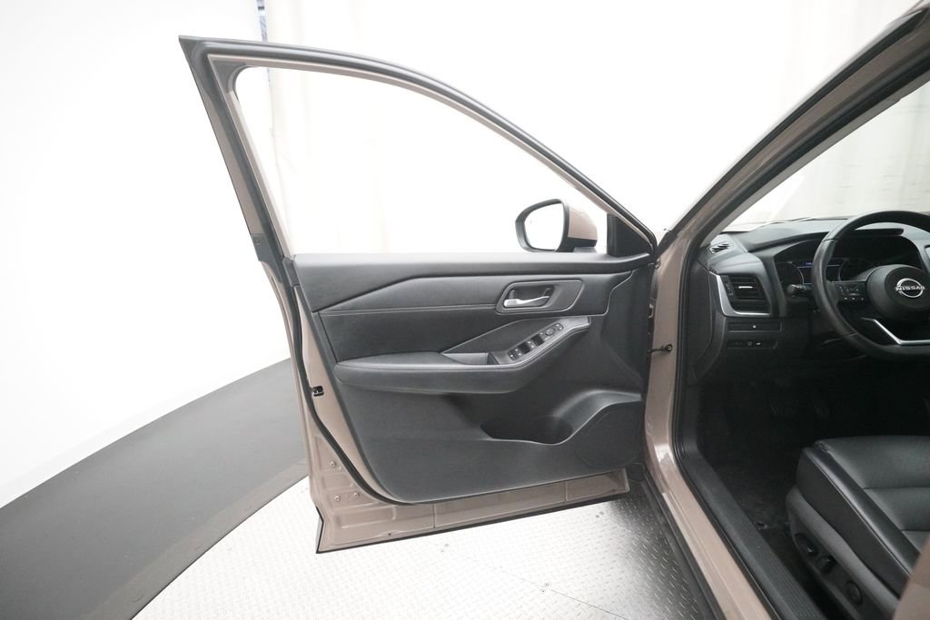 Certified 2024 Nissan Rogue SV w/ SV Premium Package image 28