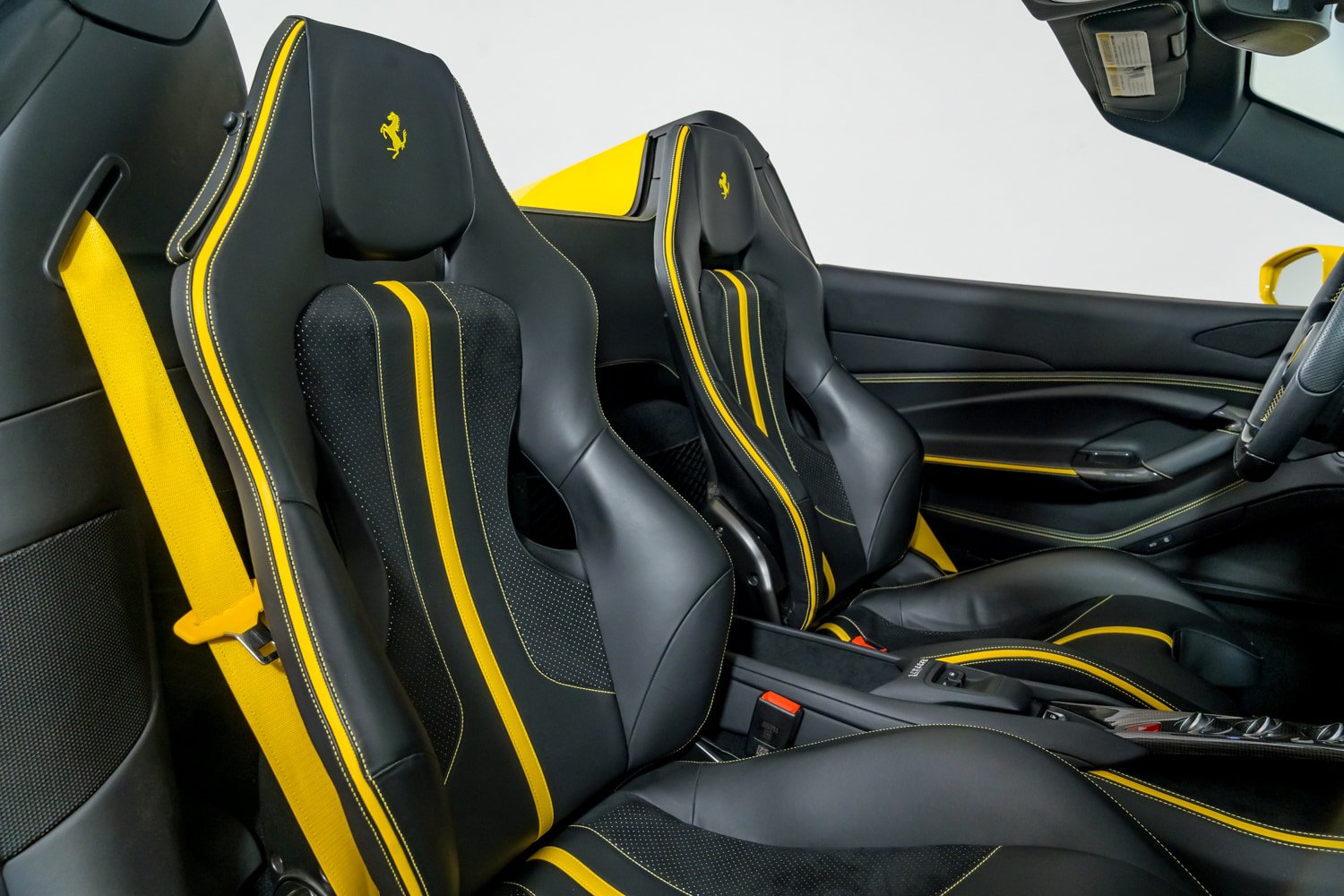 Used 2022 Ferrari F8 Tributo RWD image 38
