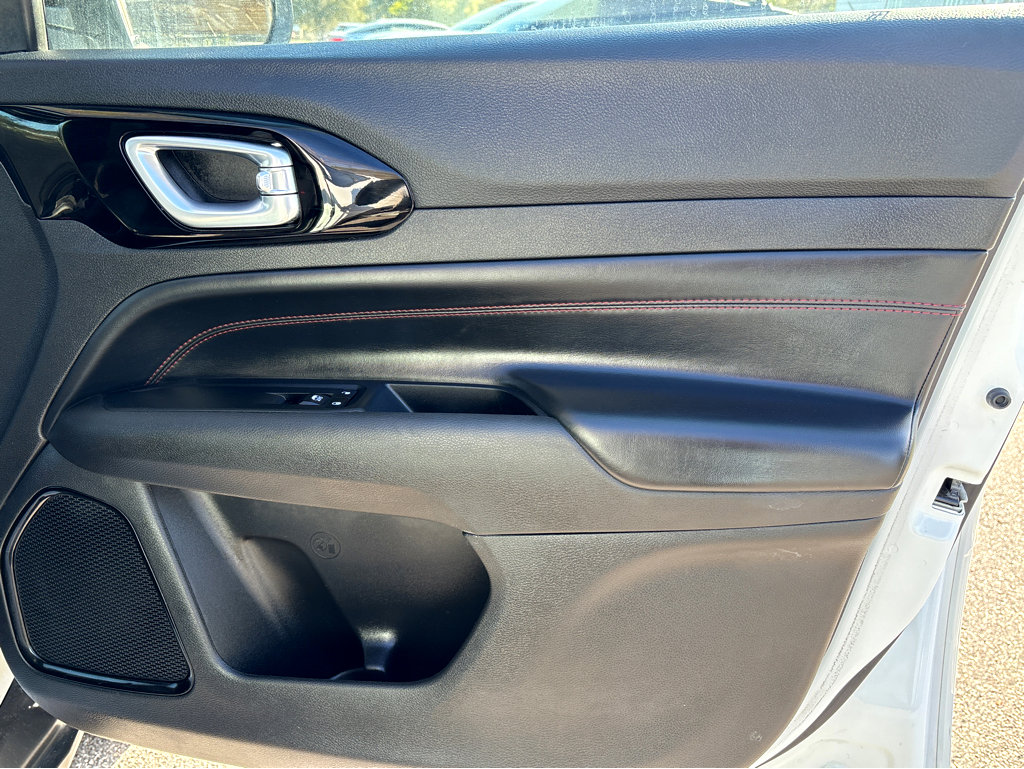 Used 2023 Jeep Compass Trailhawk image 9