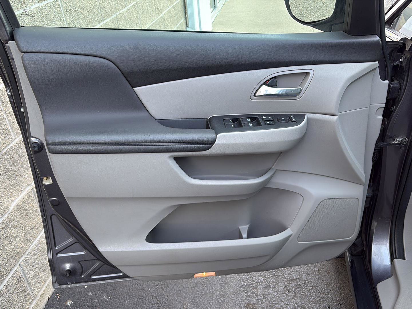 Used 2015 Honda Odyssey LX image 4