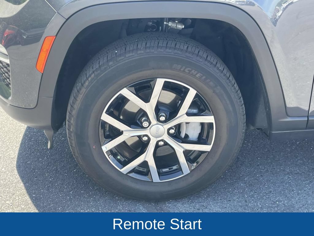Certified 2025 Jeep Grand Cherokee Limited AWD/4WD image 12