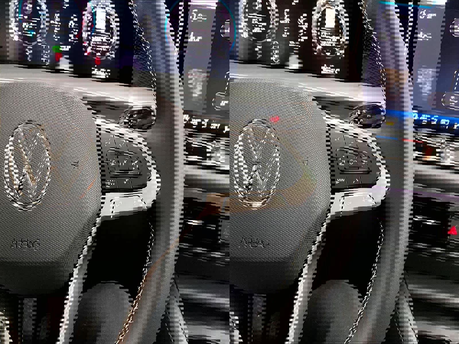 New 2026 Volkswagen Tiguan SE image 18