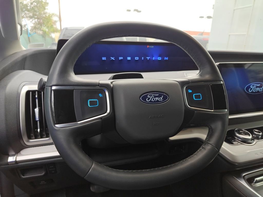 Used 2025 Ford Expedition Max Active RWD image 6