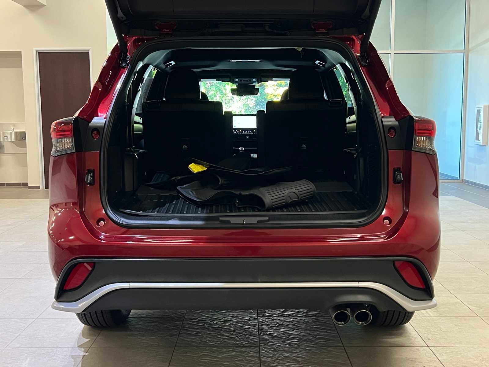 Certified 2024 Toyota Highlander XSE image 31