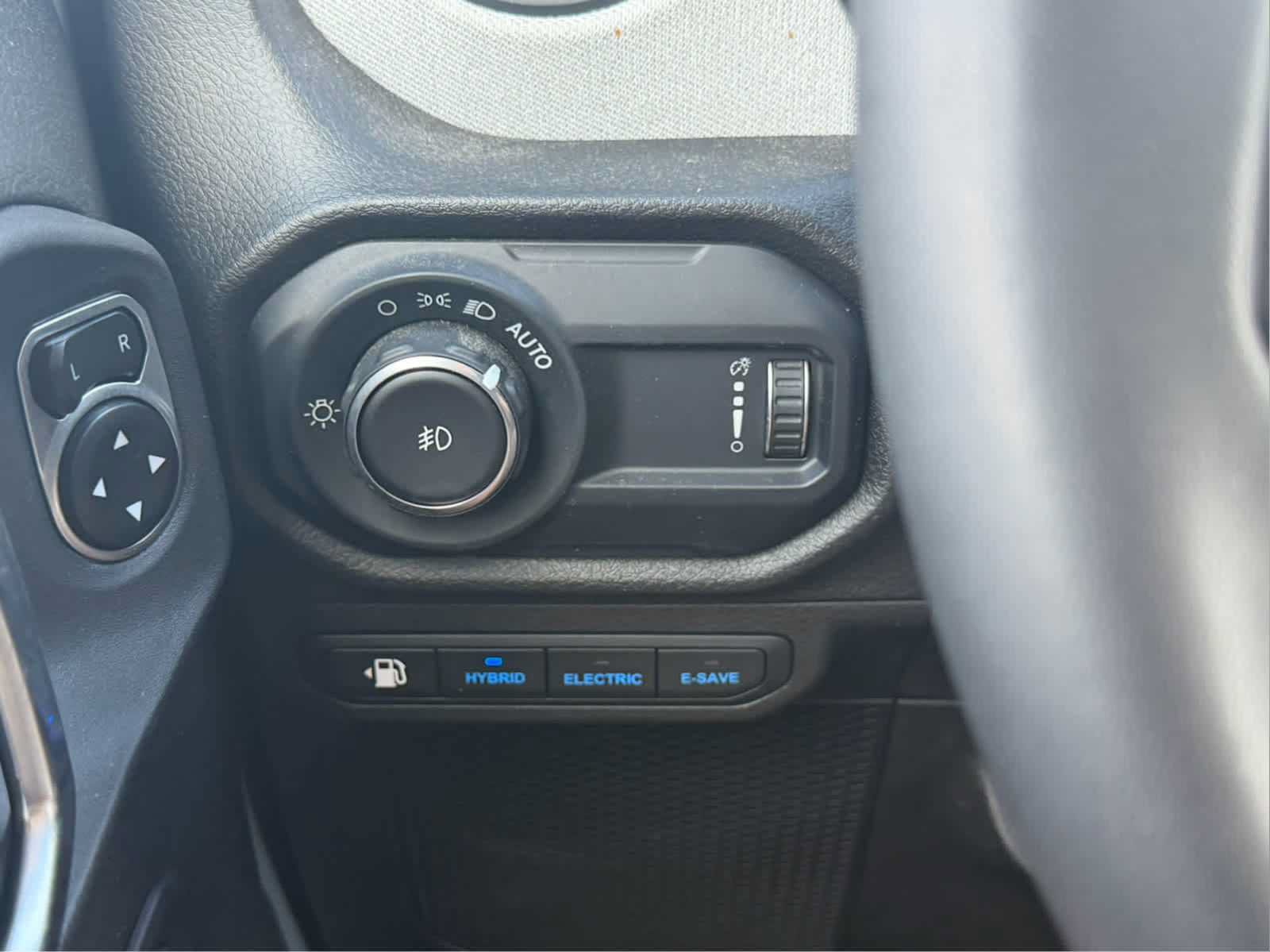 Used 2024 Jeep Wrangler Unlimited w/ Convenience Group AWD/4WD image 79
