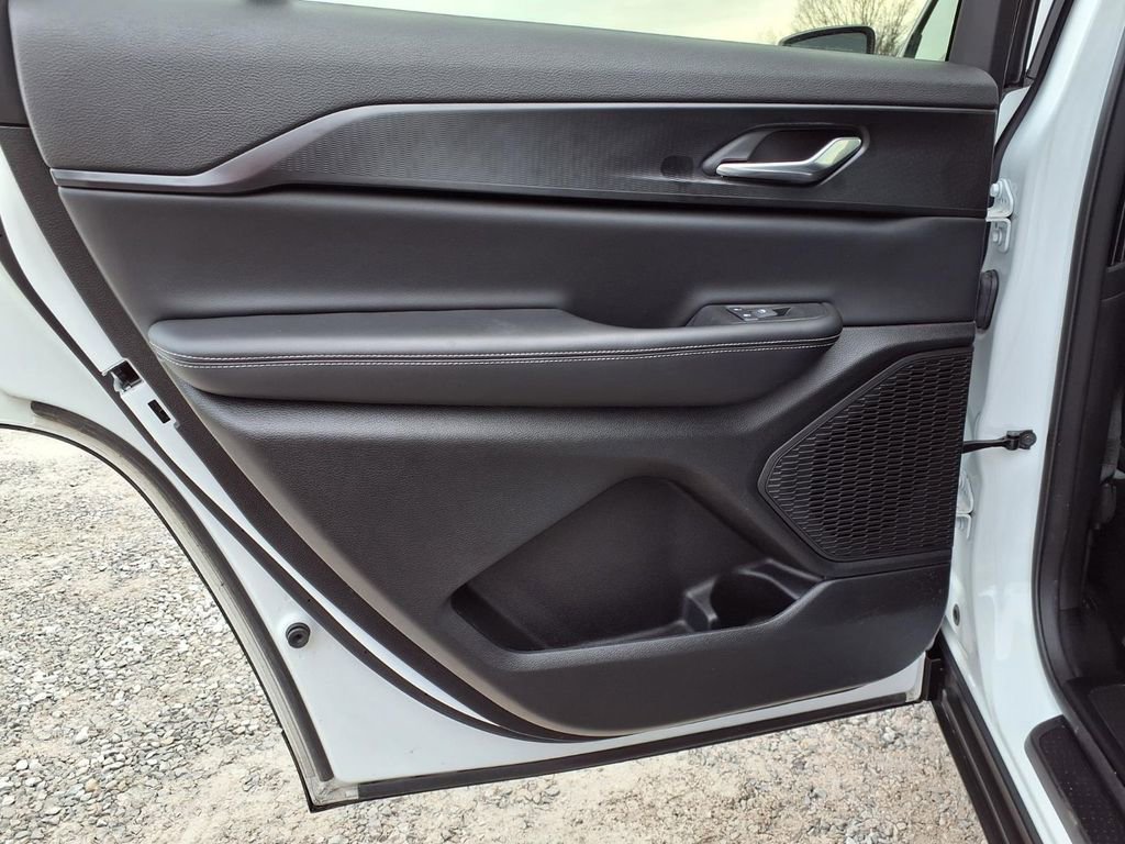 Used 2025 Jeep Grand Cherokee L Laredo w/ Luxury Tech Group I image 24