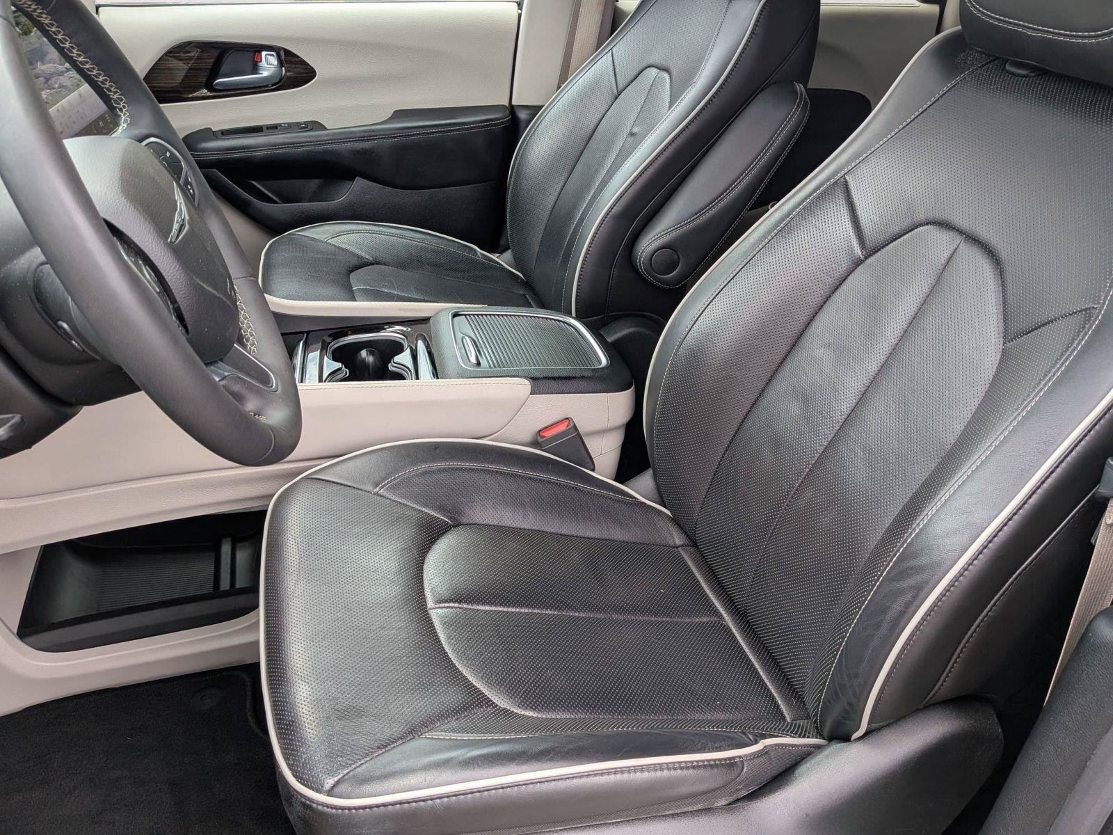 Used 2022 Chrysler Pacifica Limited AWD/4WD image 12