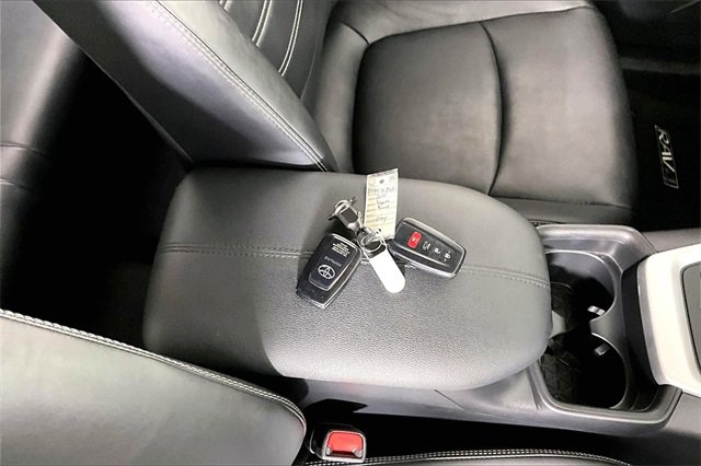 Used 2021 Toyota RAV4 XLE Premium image 34
