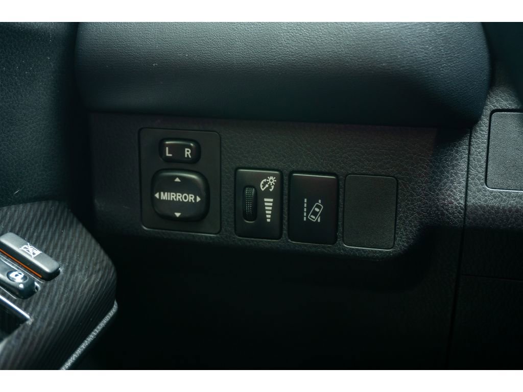 Used 2018 Toyota RAV4 SE w/ Power Extra Value Package FWD image 28