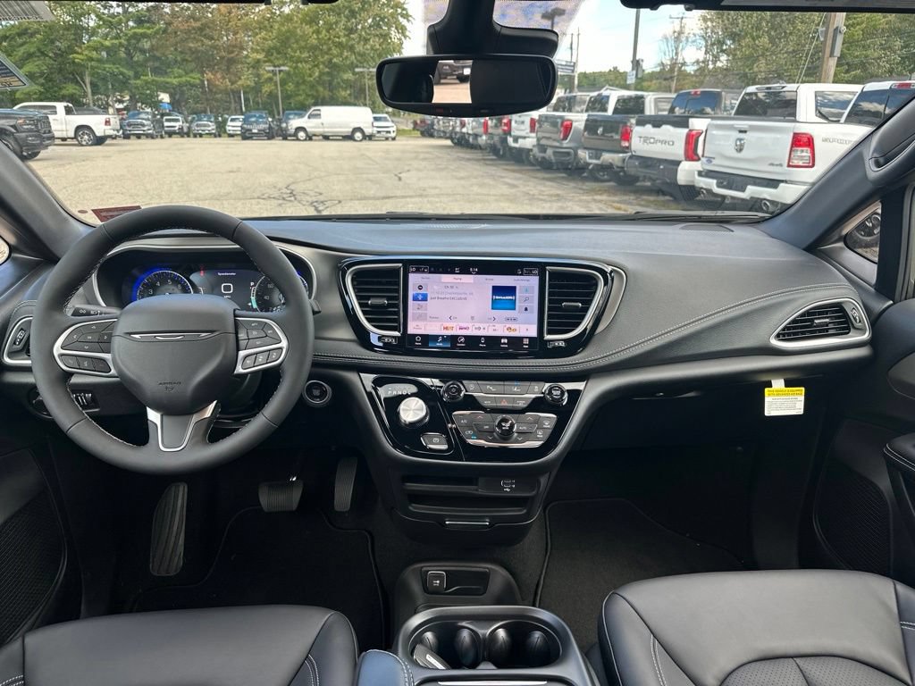 New 2027 Chrysler Pacifica Select AWD/4WD image 13