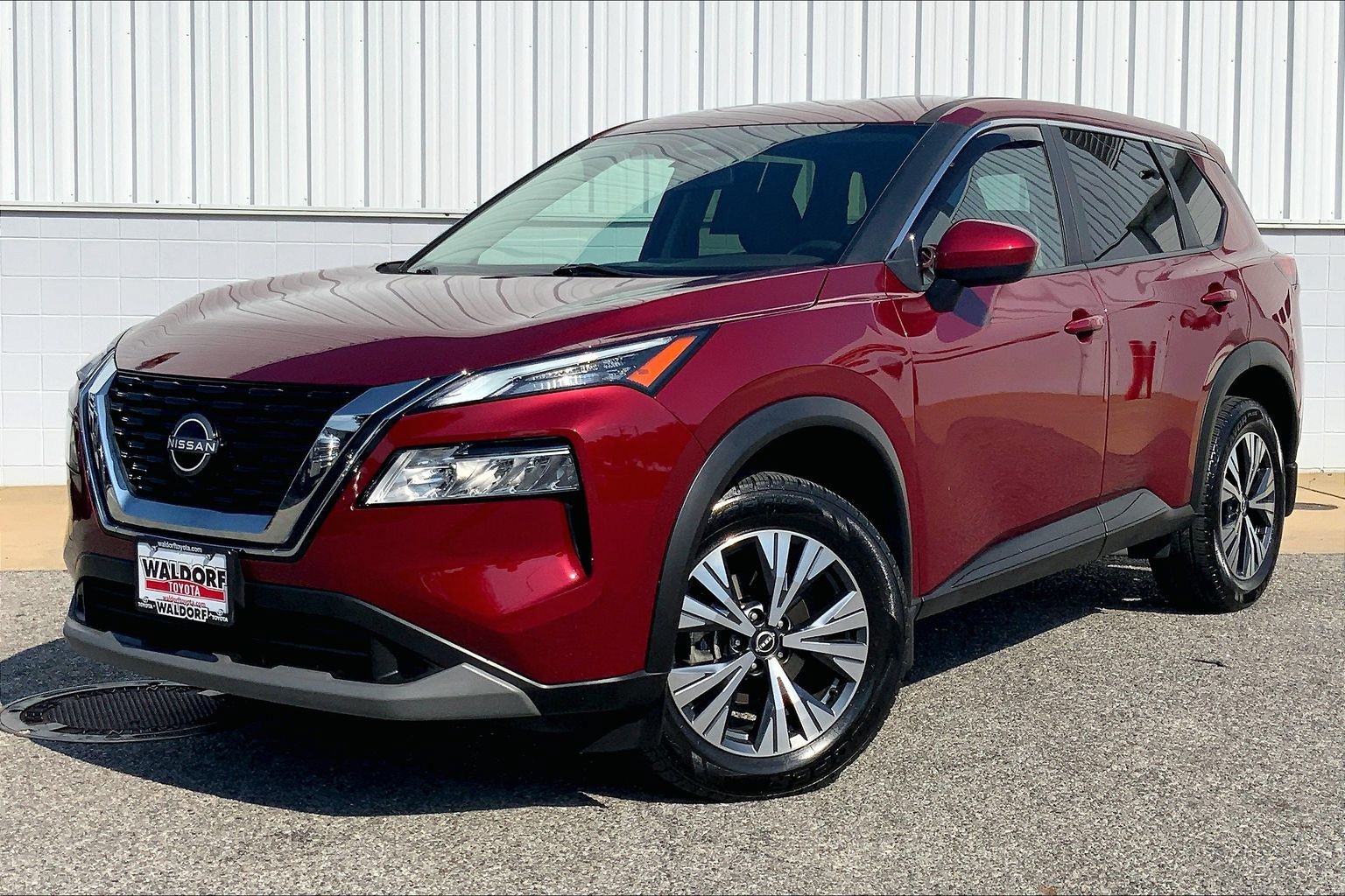 Used 2023 Nissan Rogue SV AWD/4WD image 2