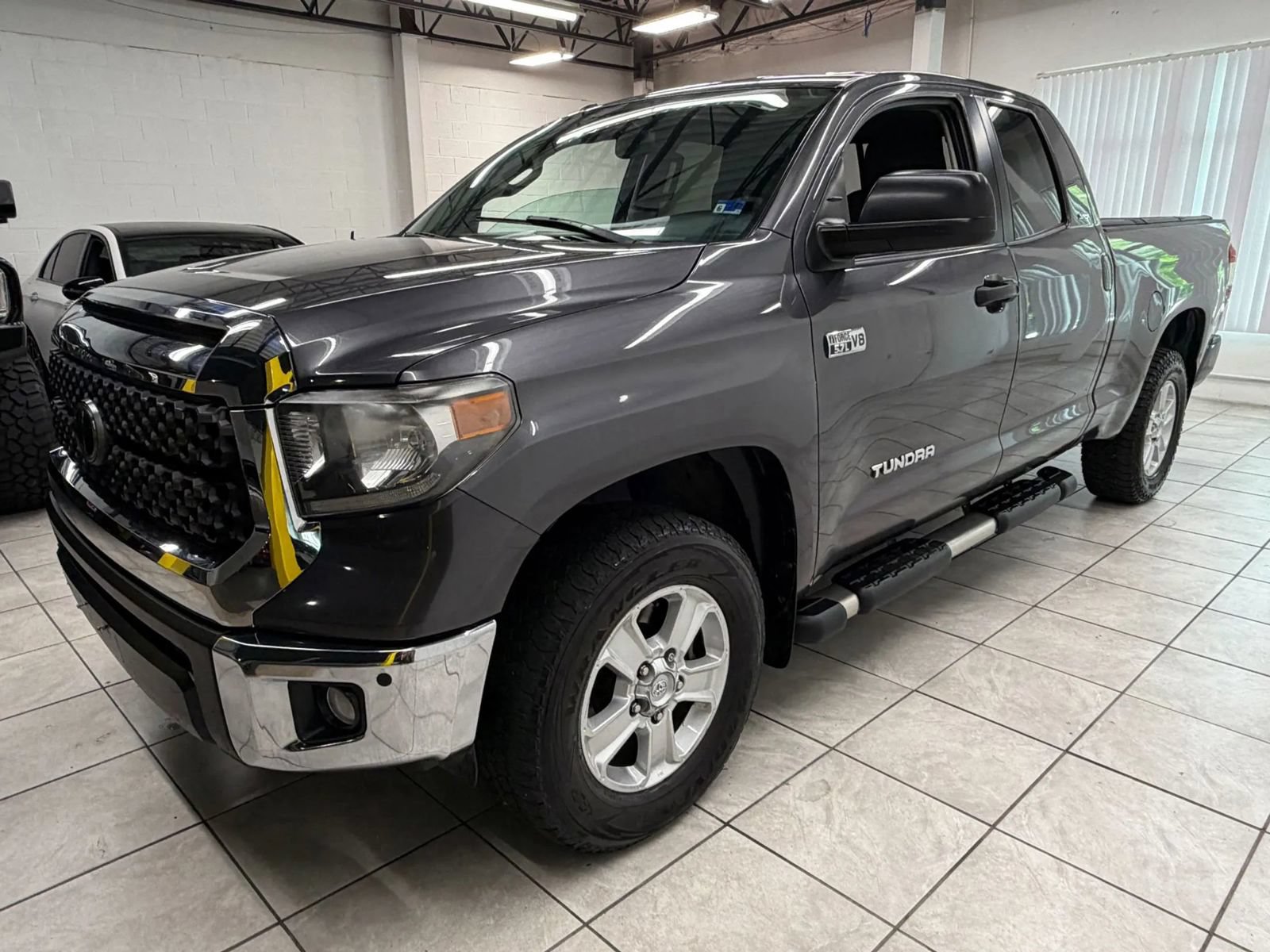 Used 2018 Toyota Tundra SR5 w/ SR5 Upgrade Package AWD/4WD image 3