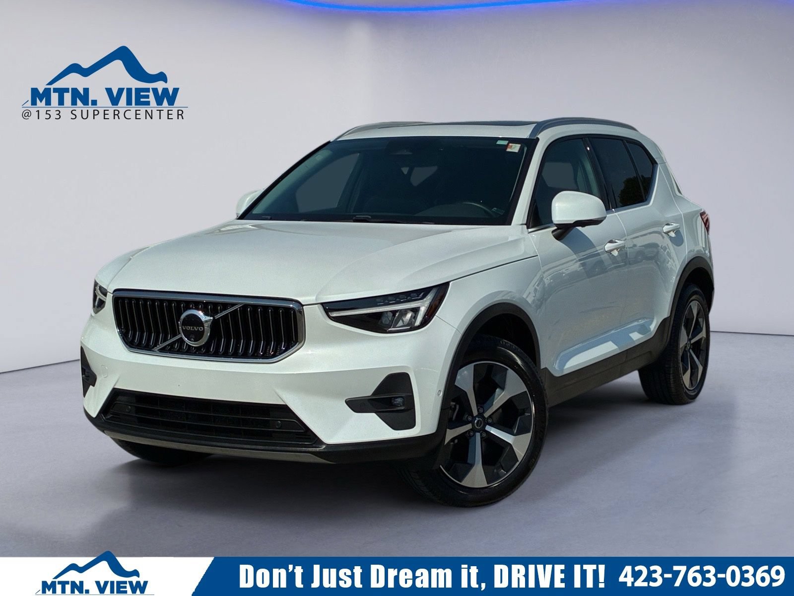 Used 2024 Volvo XC40 B5 Plus