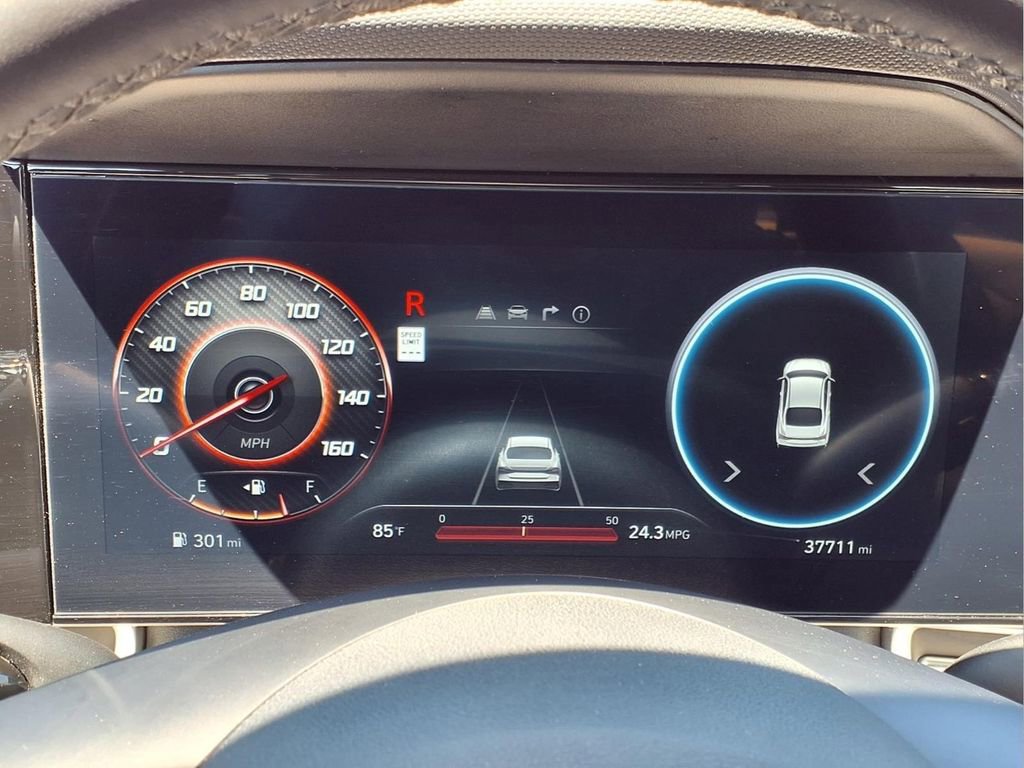 Used 2025 Hyundai Elantra Limited FWD image 18