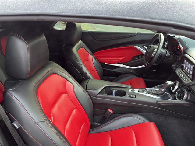 Used 2021 Chevrolet Camaro LT w/ RS Package image 9