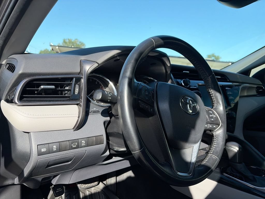 Used 2020 Toyota Camry SE FWD image 17