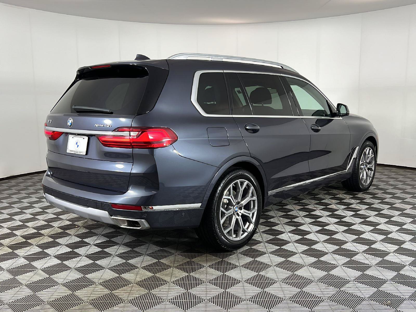 Used 2020 BMW X7 xDrive40i w/ Premium Package AWD/4WD image 3