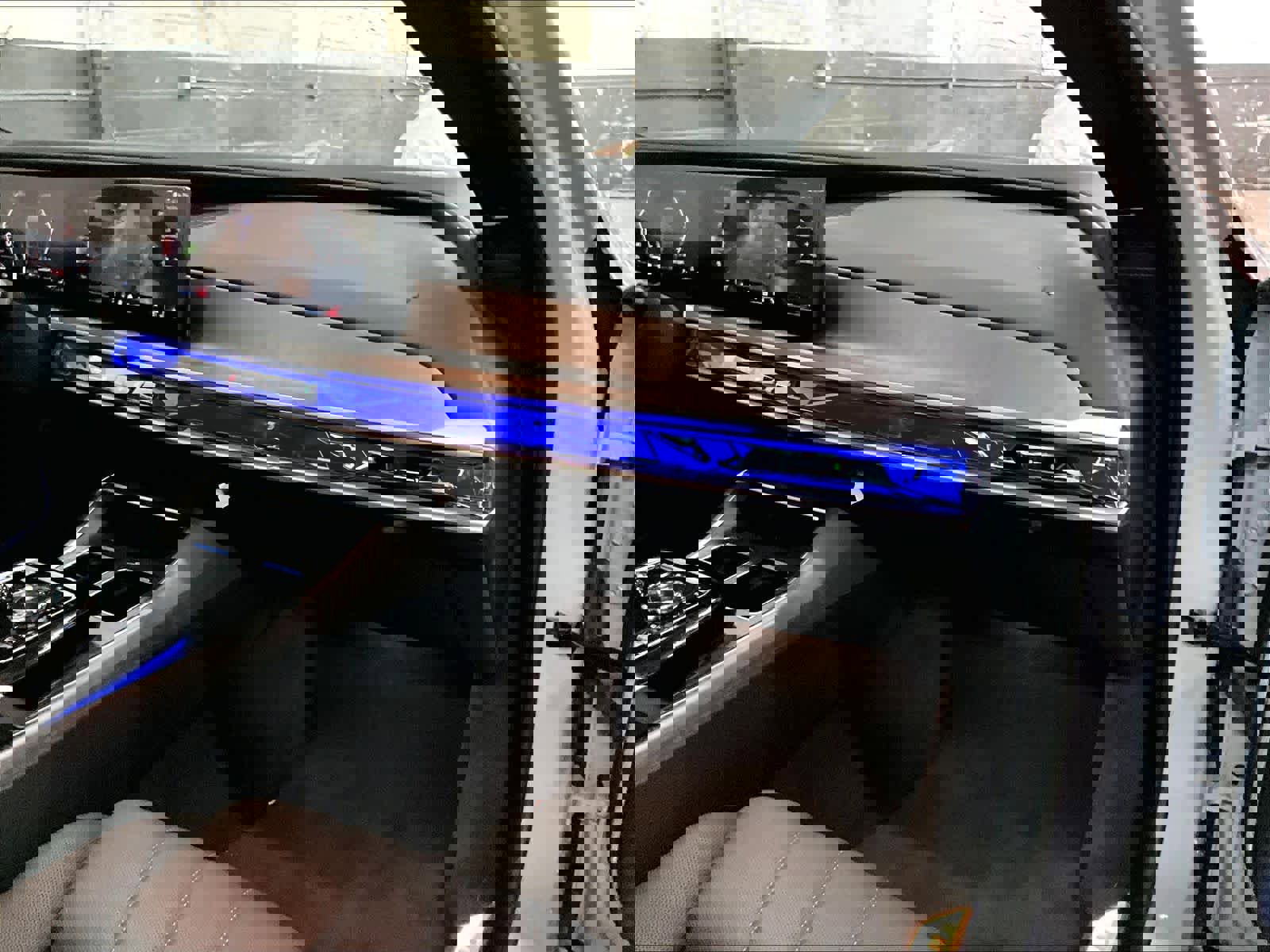 Certified 2025 BMW 760i xDrive image 17