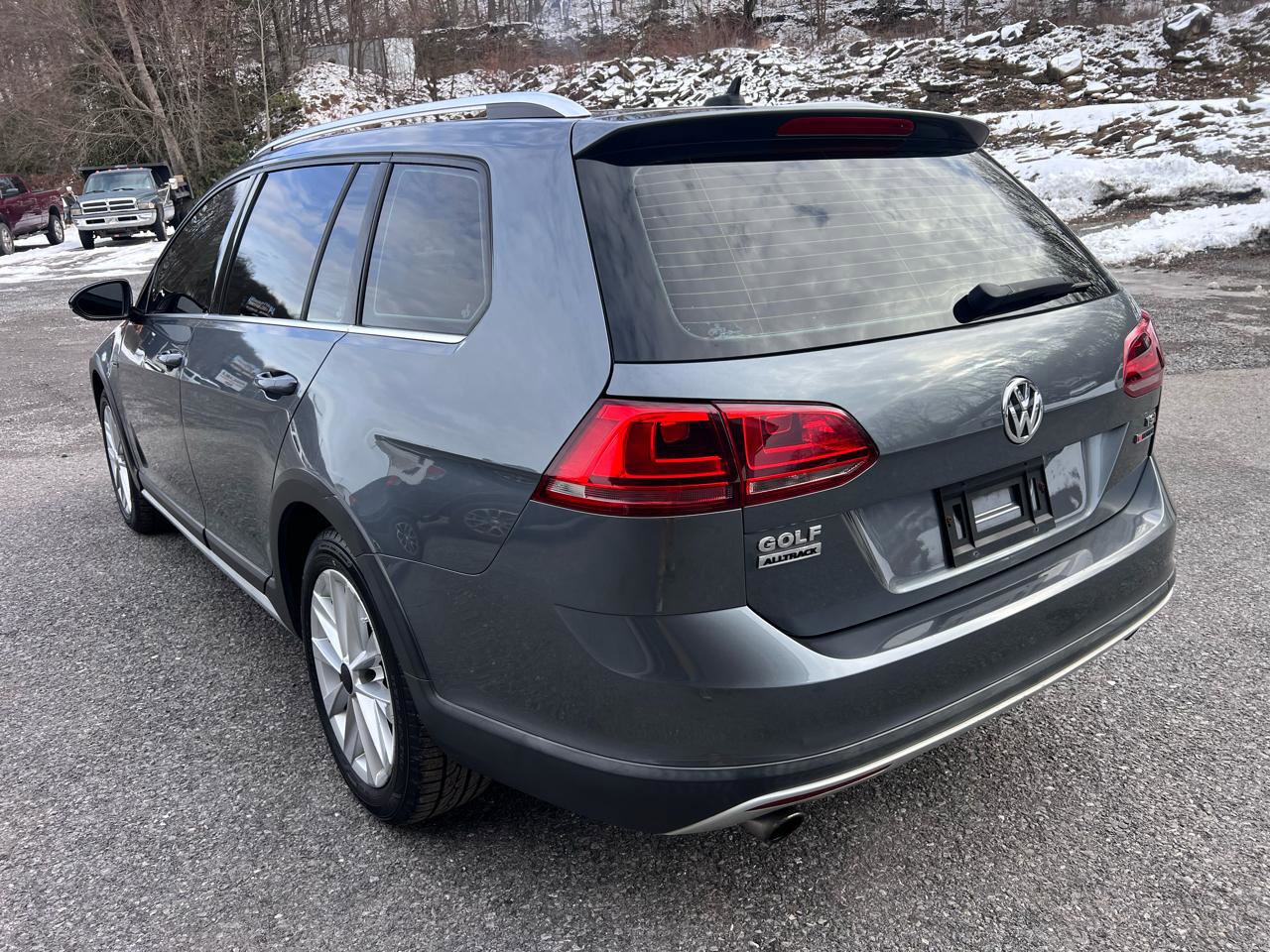Used 2017 Volkswagen Golf Alltrack S image 5