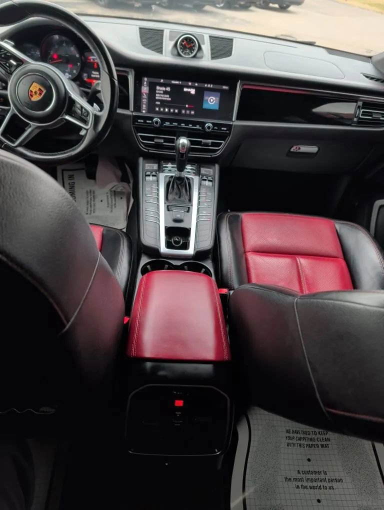 Used 2021 Porsche Macan w/ Premium Package image 14