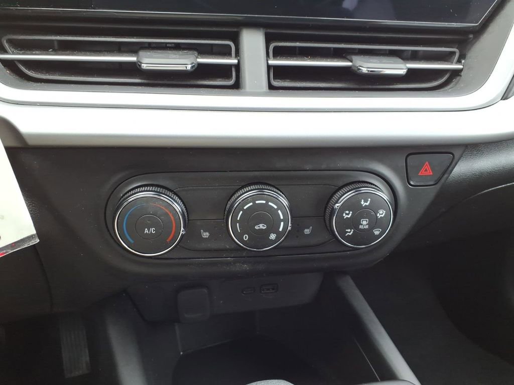 Used 2024 Chevrolet Trax RS image 19