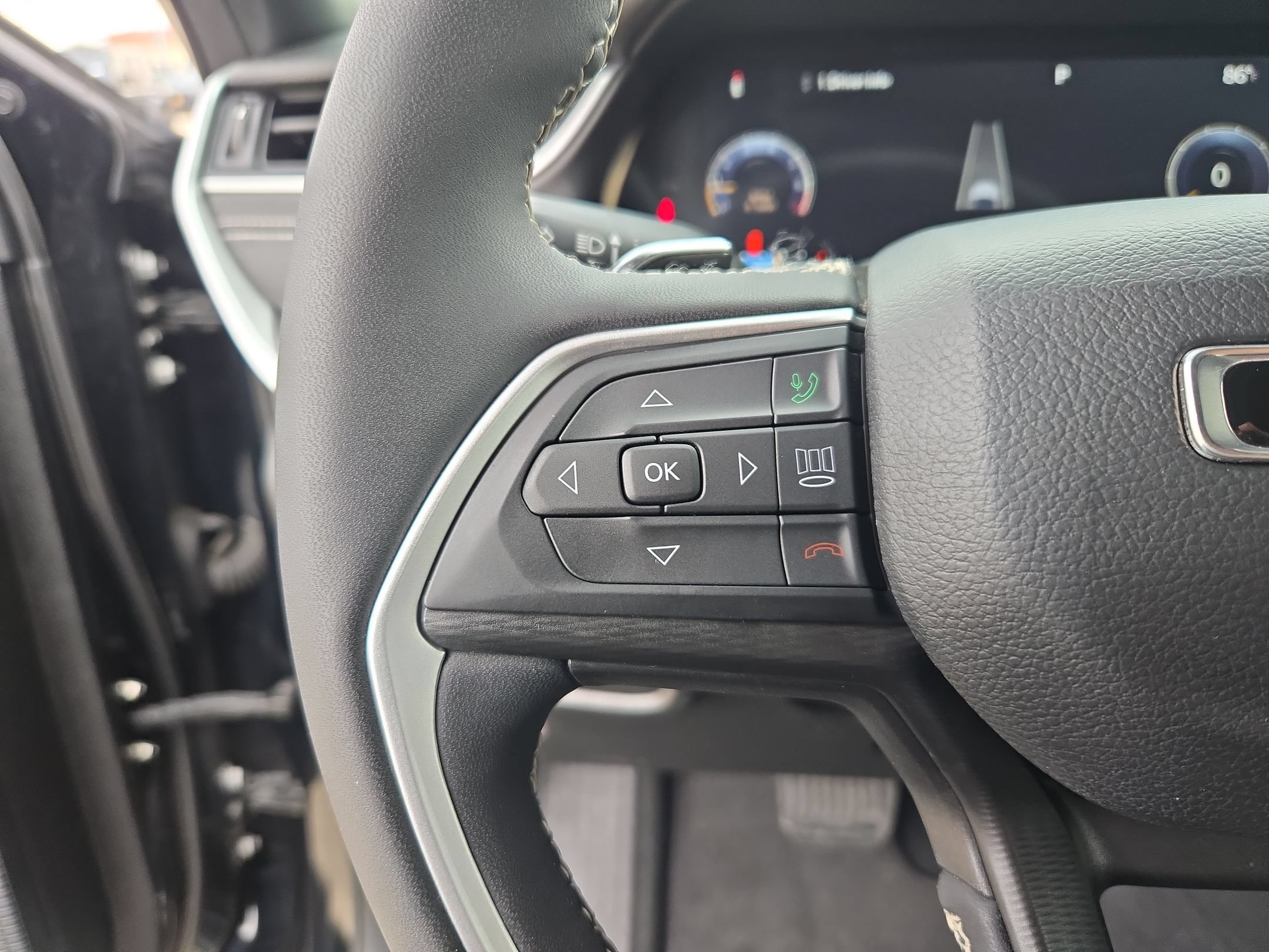 Used 2023 Jeep Grand Cherokee Altitude AWD/4WD image 20