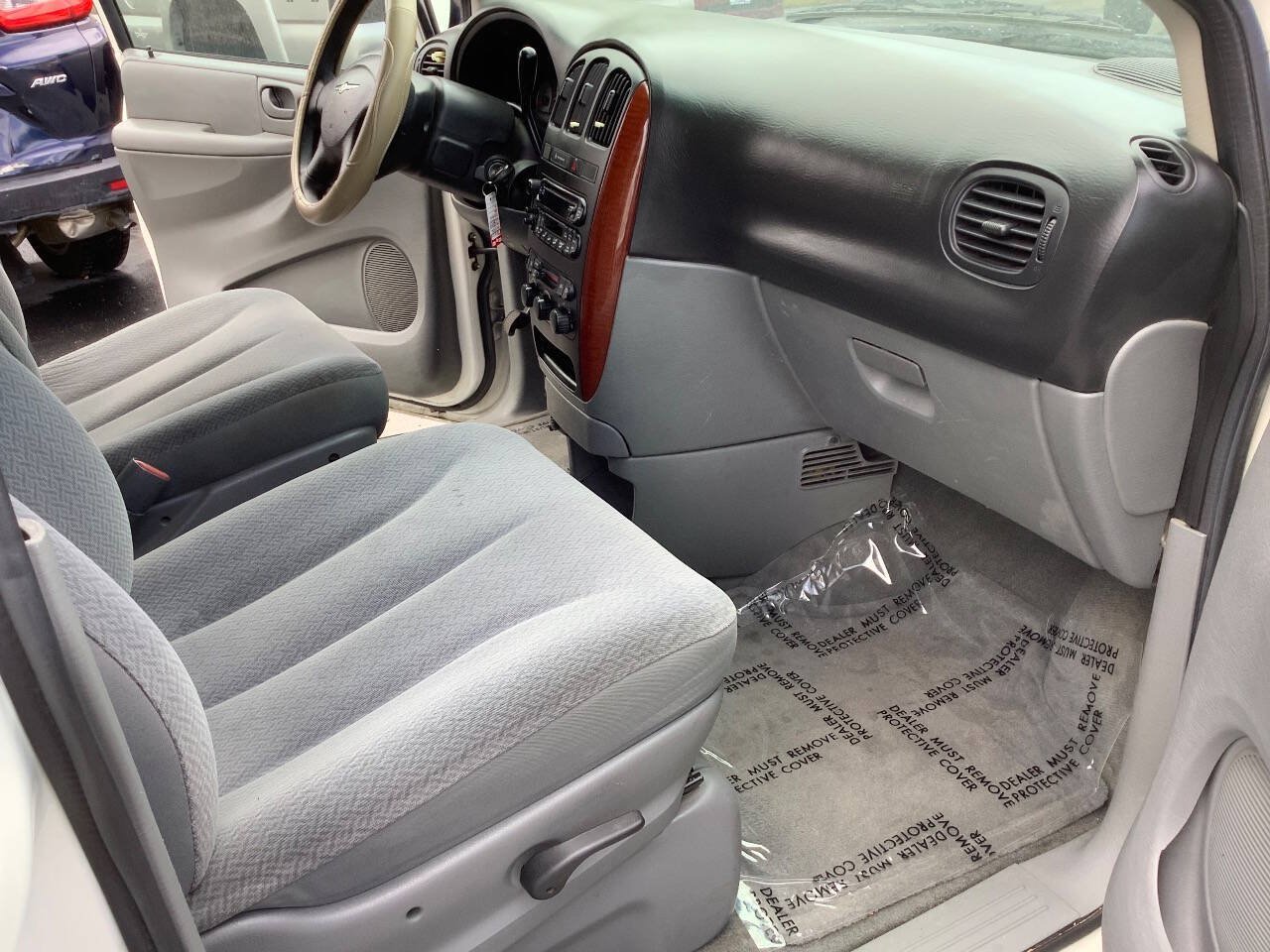 Used 2006 Chrysler Town & Country LX w/ Popular Equipment Group II FWD image 25