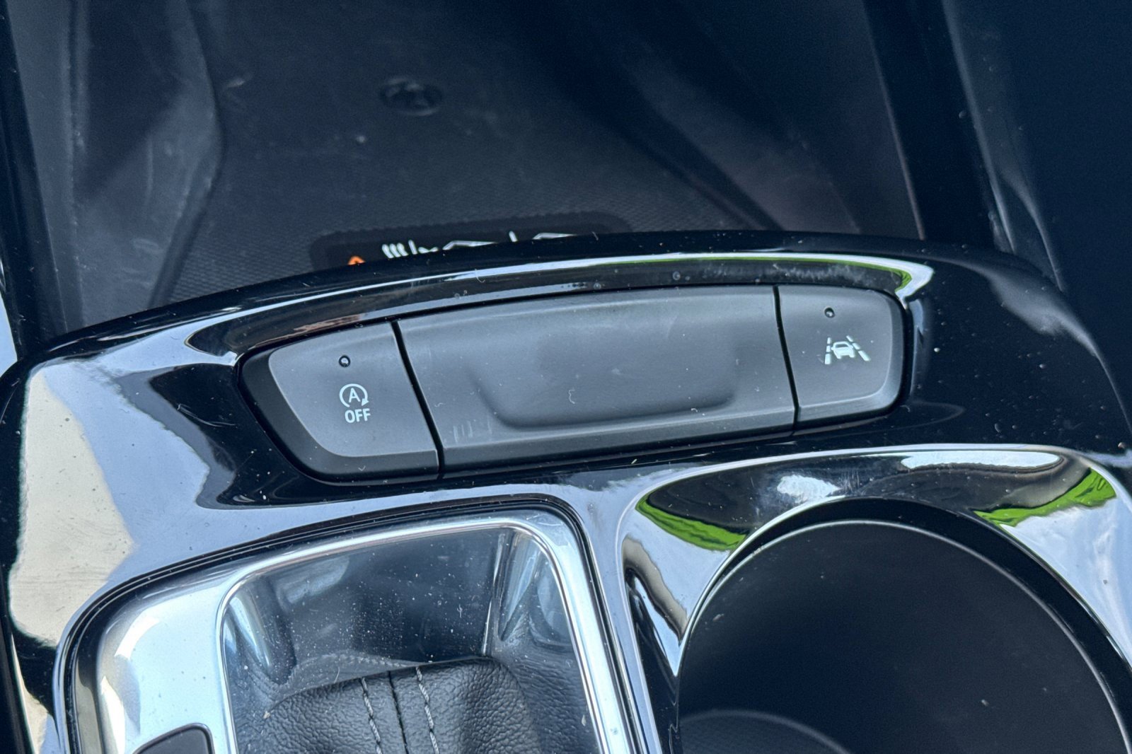 Used 2025 Chevrolet Trax ACTIV w/ Sunroof Package image 32