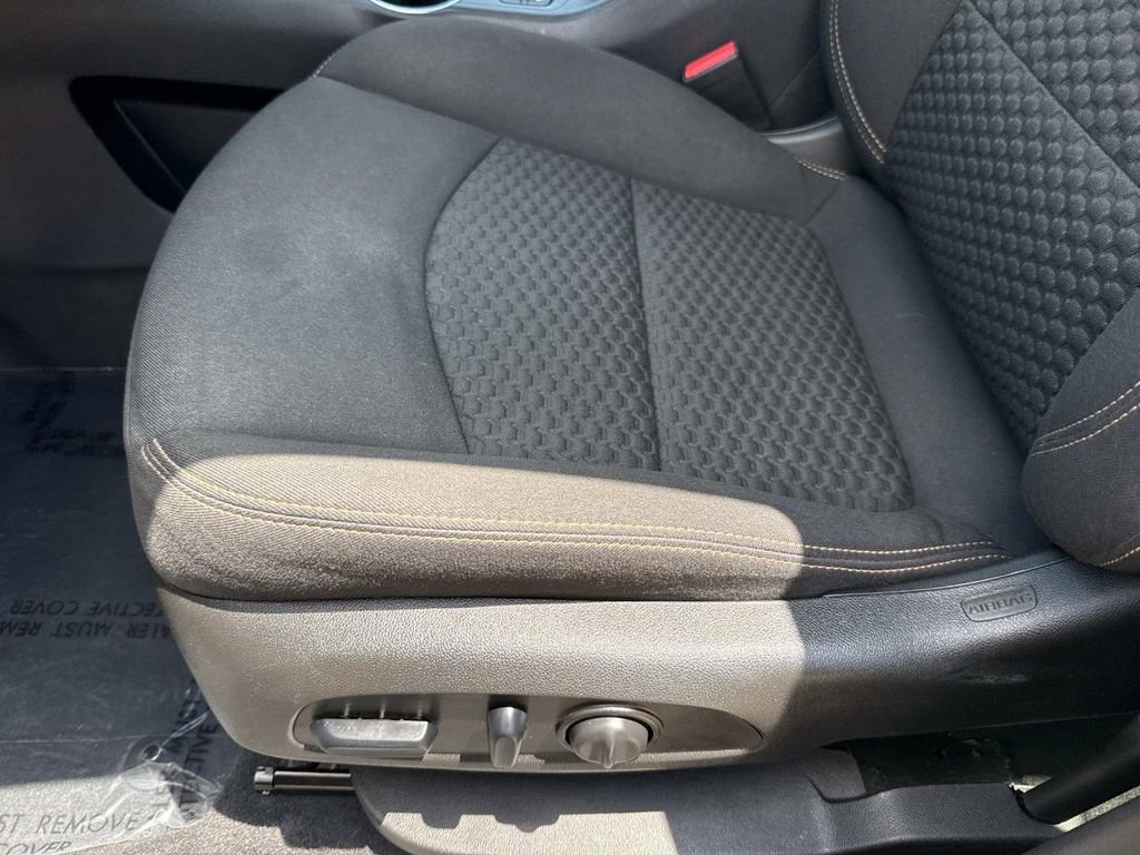 Used 2021 GMC Terrain SLE w/ Driver Convenience Package FWD image 28
