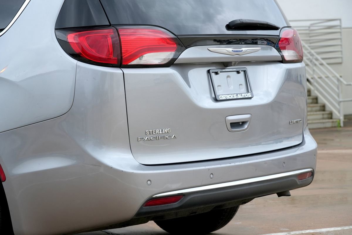 Used 2018 Chrysler Pacifica Limited FWD image 32