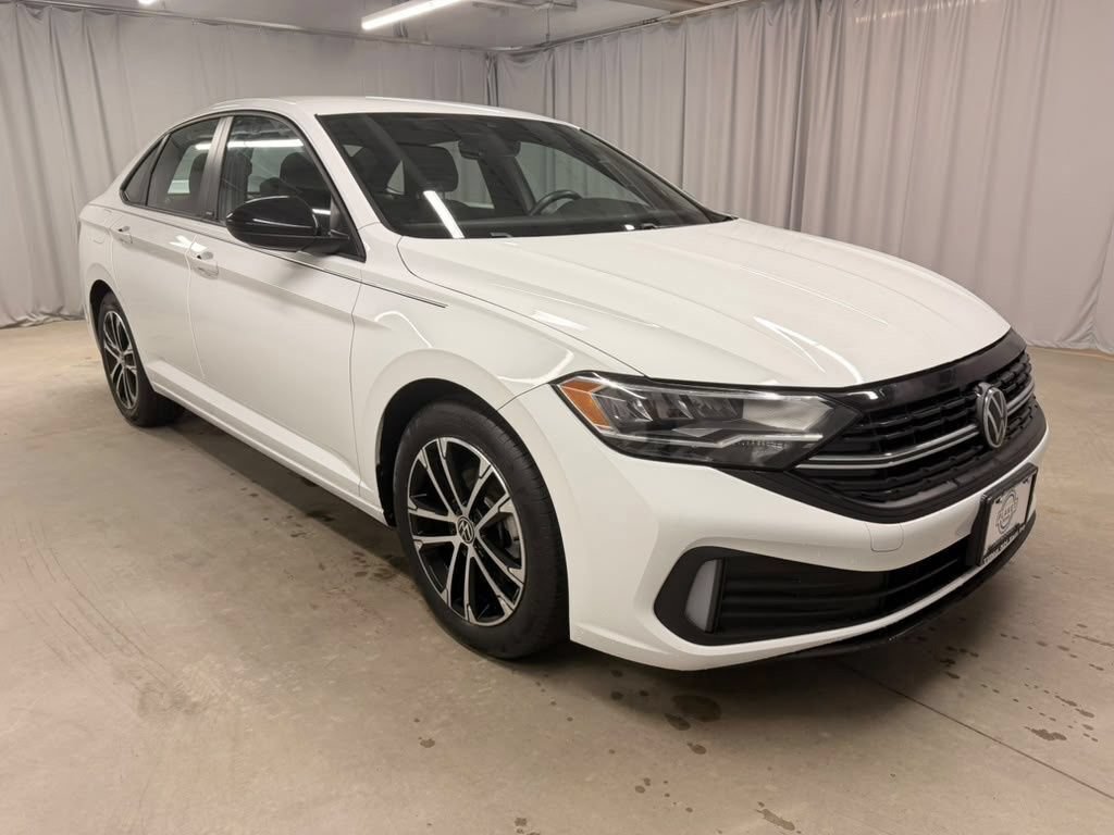 Used 2023 Volkswagen Jetta Sport FWD image 2
