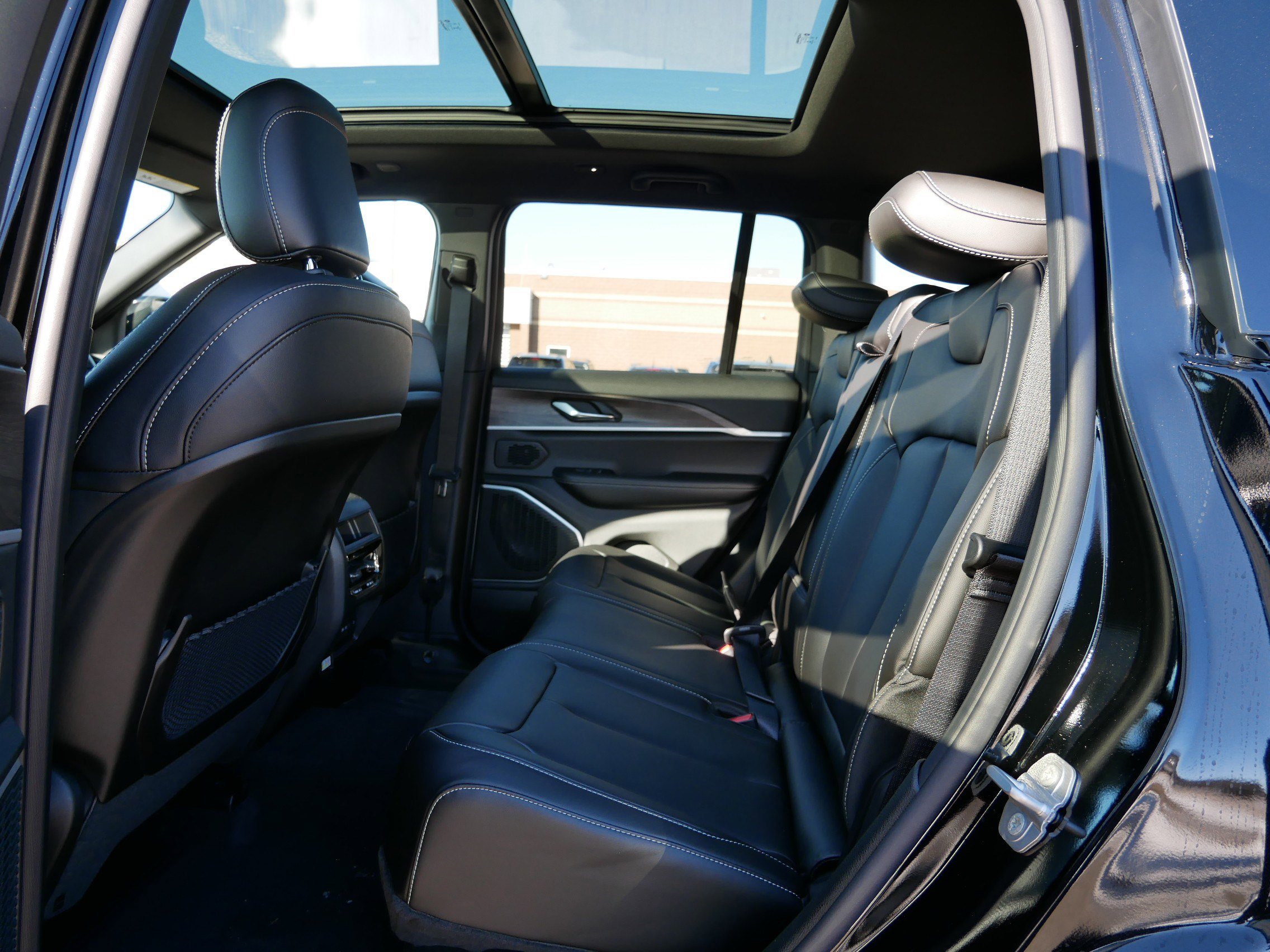 New 2026 Jeep Grand Cherokee Limited w/ Limited Altitude Package image 8