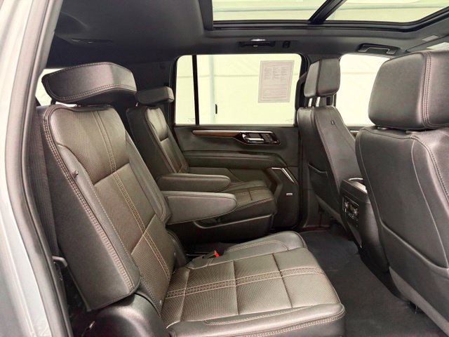 Used 2026 Chevrolet Suburban High Country w/ Sun And Tow Package AWD/4WD image 27