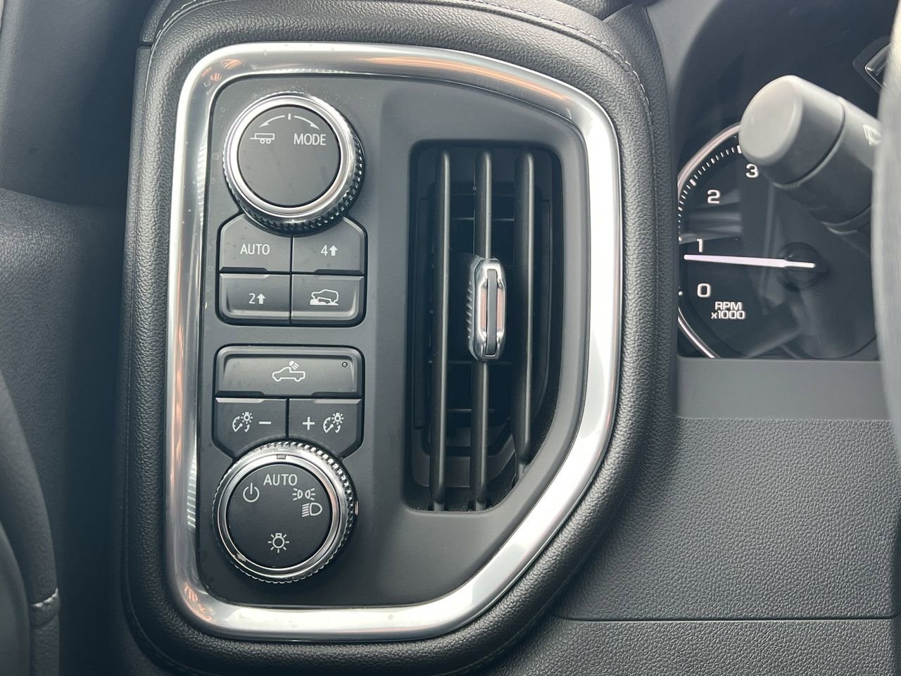 Used 2022 GMC Sierra 1500 SLE image 14