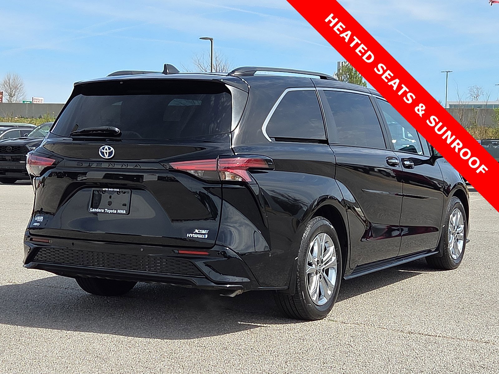 Used 2023 Toyota Sienna XSE w/ XSE Plus Package image 5